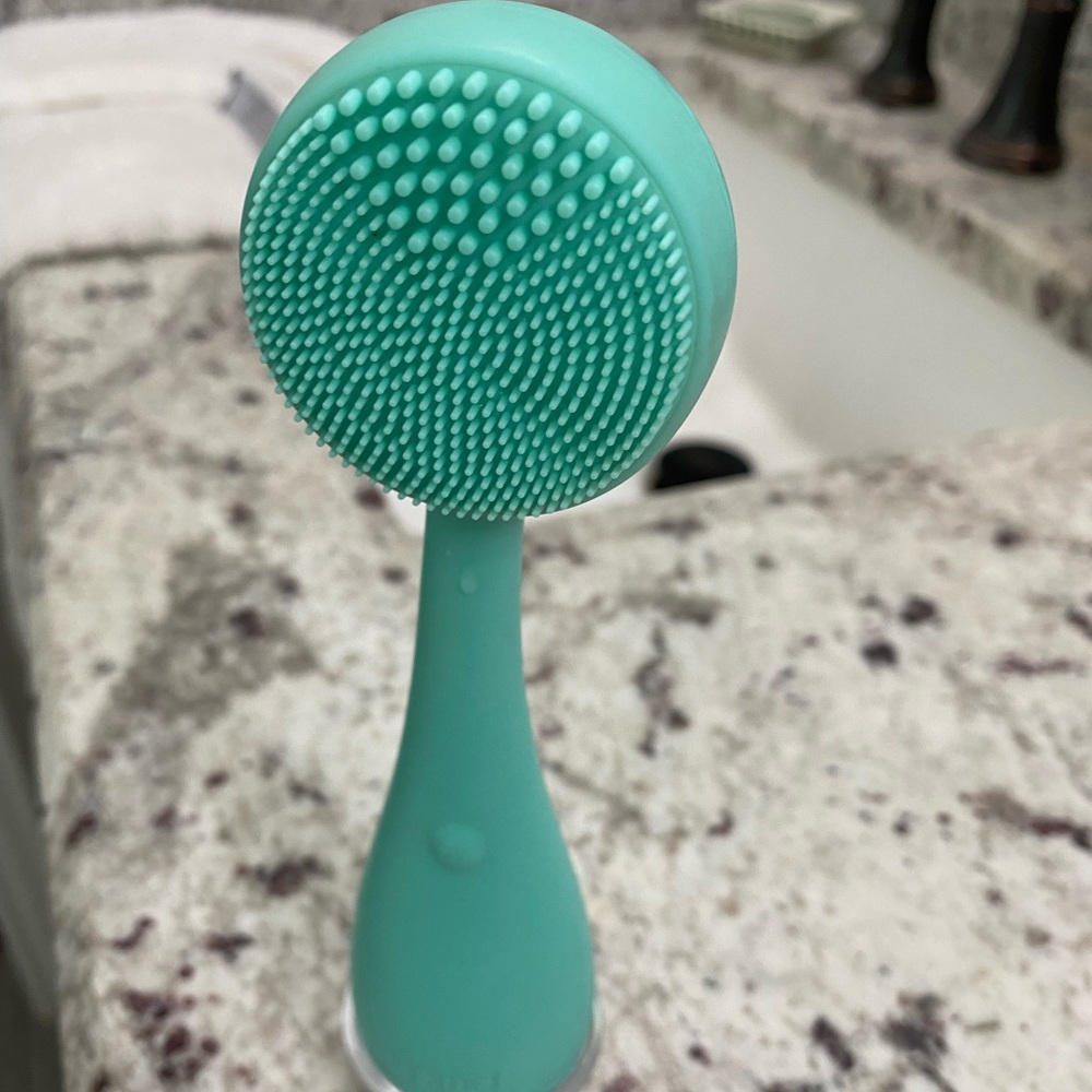 PMD facial scrubber/massager